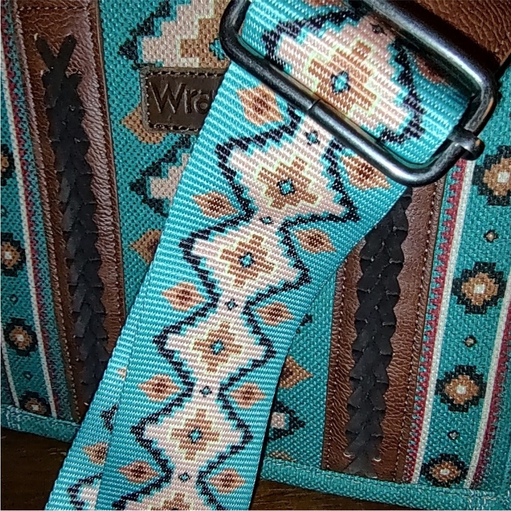 Wrangler Aztec Patterned Tote - Picture 11 of 11